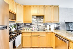 Apartment (1 Bedroom) | Interior - Updated Mission Beach Condo: Walk to Belmont Park! (San Diego)