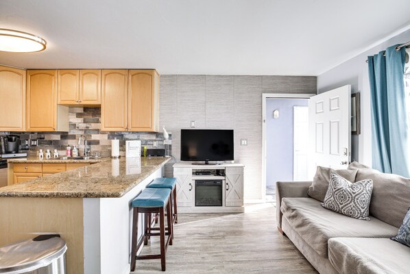 Apartment (1 Bedroom) | Interior - Updated Mission Beach Condo: Walk to Belmont Park! (San Diego)