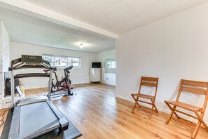 Fitness facility - Pet-friendly Vancouver Retreat w/ Home Gym & Grill (Vancouver)