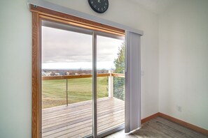 Apartment (2 Bedrooms) | Interior - 4 Mi to Lake Erie Access: Condo on the Greens (Erie)