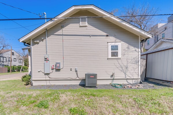 House (1 Bedroom) | Interior - Walkable Dallas Bungalow: 4 Mi to Downtown (Dallas)