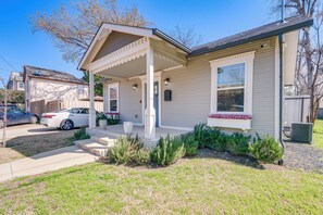 House (1 Bedroom) | Interior - Walkable Dallas Bungalow: 4 Mi to Downtown (Dallas)