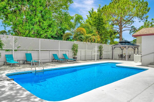 Charming Largo Home W/ Private Pool: 1 Mi To Beach - Largo, FL