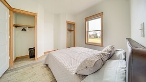 A bedroom with a large bed, a walk-in closet, and a window providing a view of the outdoors. - 4 Mi to Lake Erie: Condo w/ Golf Course Views! (Erie)