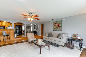 TV, books - Peaceful Delco Family Home w/ Private Deck! (Delco)