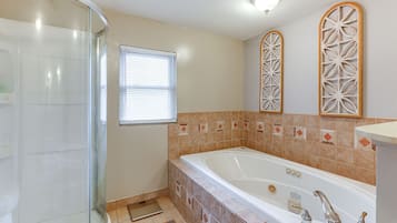 House (3 Bedrooms) | Bathroom | Bathtub