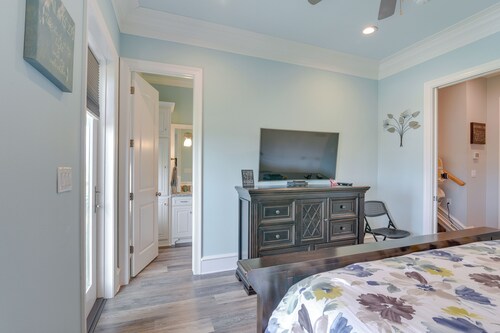 Pet-friendly Port Arthur Retreat w/ Fishing Pier!