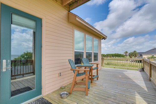Pet-friendly Port Arthur Retreat w/ Fishing Pier!