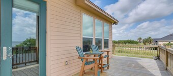Pet-friendly Port Arthur Retreat w/ Fishing Pier!