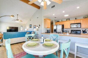 House (2 Bedrooms) | Interior - Galveston Getaway: Spacious Home < 1 Mi to Beaches (Galveston)