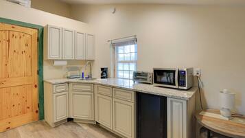 Apartment (0 Bedroom) | Interior