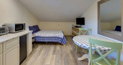 Morriston Studio: 13 Mi to World Equestrian Center