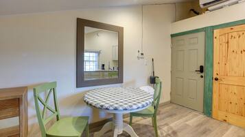 Apartment (0 Bedroom) | Interior