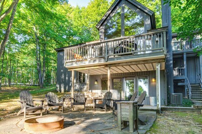 Calm in the Woods Fireplace Walk to Town