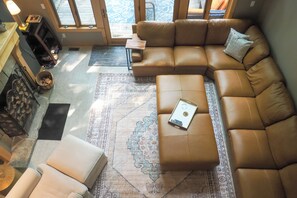 House (5 Bedrooms) | Interior