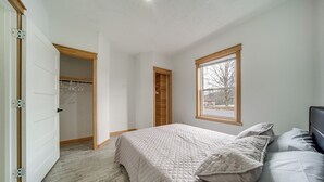 A bedroom with a bed, a window, and a closet. - 4 Mi to Lake: Golf-view Erie Condo w/ Porch (Erie)