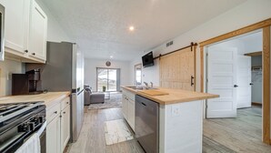 Apartment (2 Bedrooms) | Interior - 4 Mi to Lake: Golf-view Erie Condo w/ Porch (Erie)