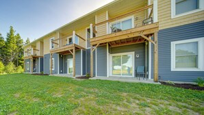 Apartment (2 Bedrooms) | Interior - 4 Mi to Lake: Golf-view Erie Condo w/ Porch (Erie)