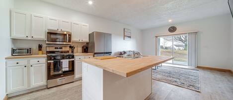 Apartment (2 Bedrooms) | Front of property