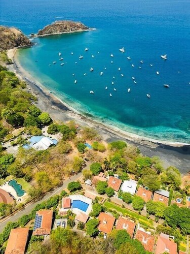 2 Bd Condo, Ocean View,  Walk to Beach