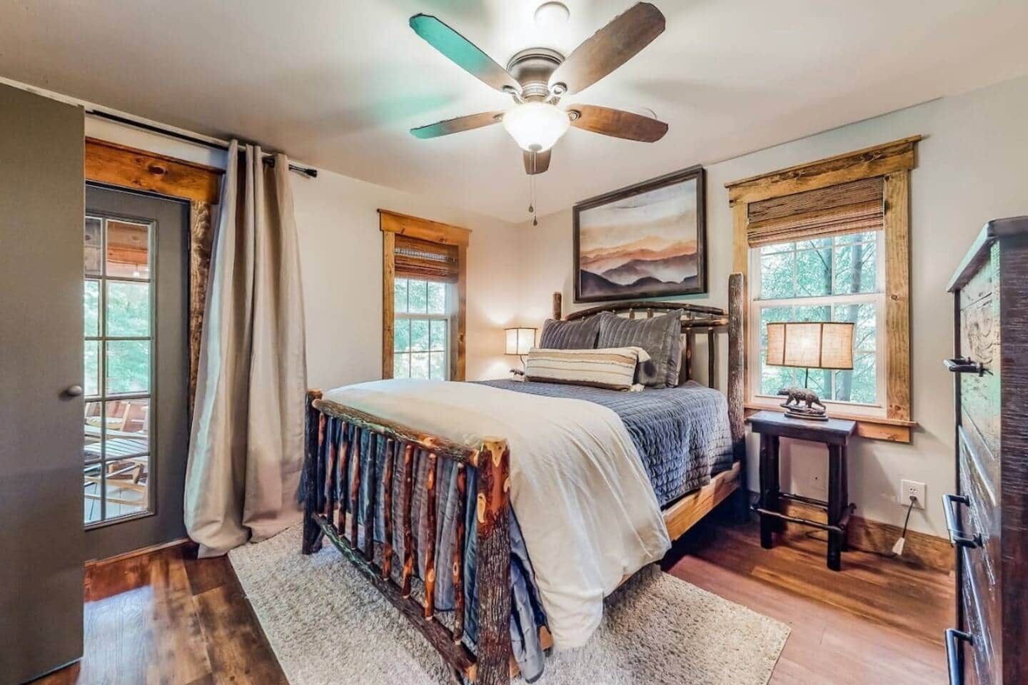 1 slaapkamer, een strijkplank/strijkijzer, wifi, beddengoed