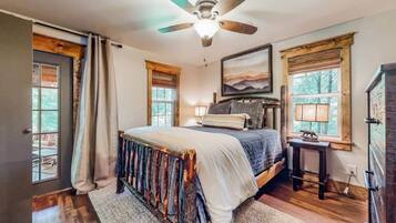 1 slaapkamer, een strijkplank/strijkijzer, wifi, beddengoed