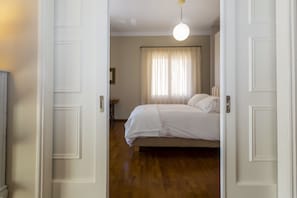 2 Schlafzimmer, schallisolierte Zimmer, Bügeleisen/Bügelbrett
