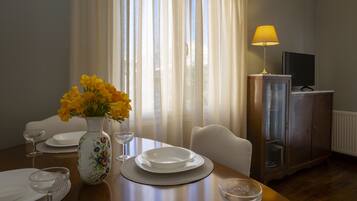 32-inch TV with digital channels