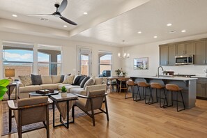 TV, table football, ping pong - Crown Point: Ping Pong, Foosball, Hot Tub, Community Pools (Washington)