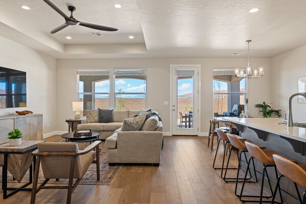 TV, table football, ping pong - Crown Point: Ping Pong, Foosball, Hot Tub, Community Pools (Washington)