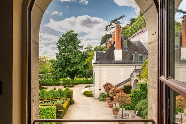 Superior Suite, Ensuite, Garden View (Suite Doisonville) | 1 bilik tidur, cadar kapas Mesir, peralatan tempat tidur premium