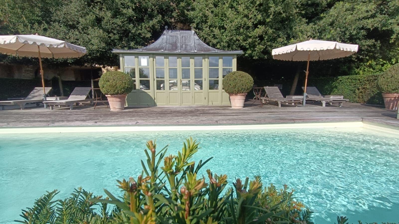 Piscine extérieure (ouverte en saison), cabanons gratuits