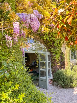 Exterior - MANOIR DES BASSES RIVIERES (Rochecorbon)