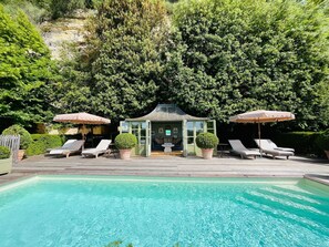 Seasonal outdoor pool, free cabanas, pool umbrellas - MANOIR DES BASSES RIVIERES (Rochecorbon)