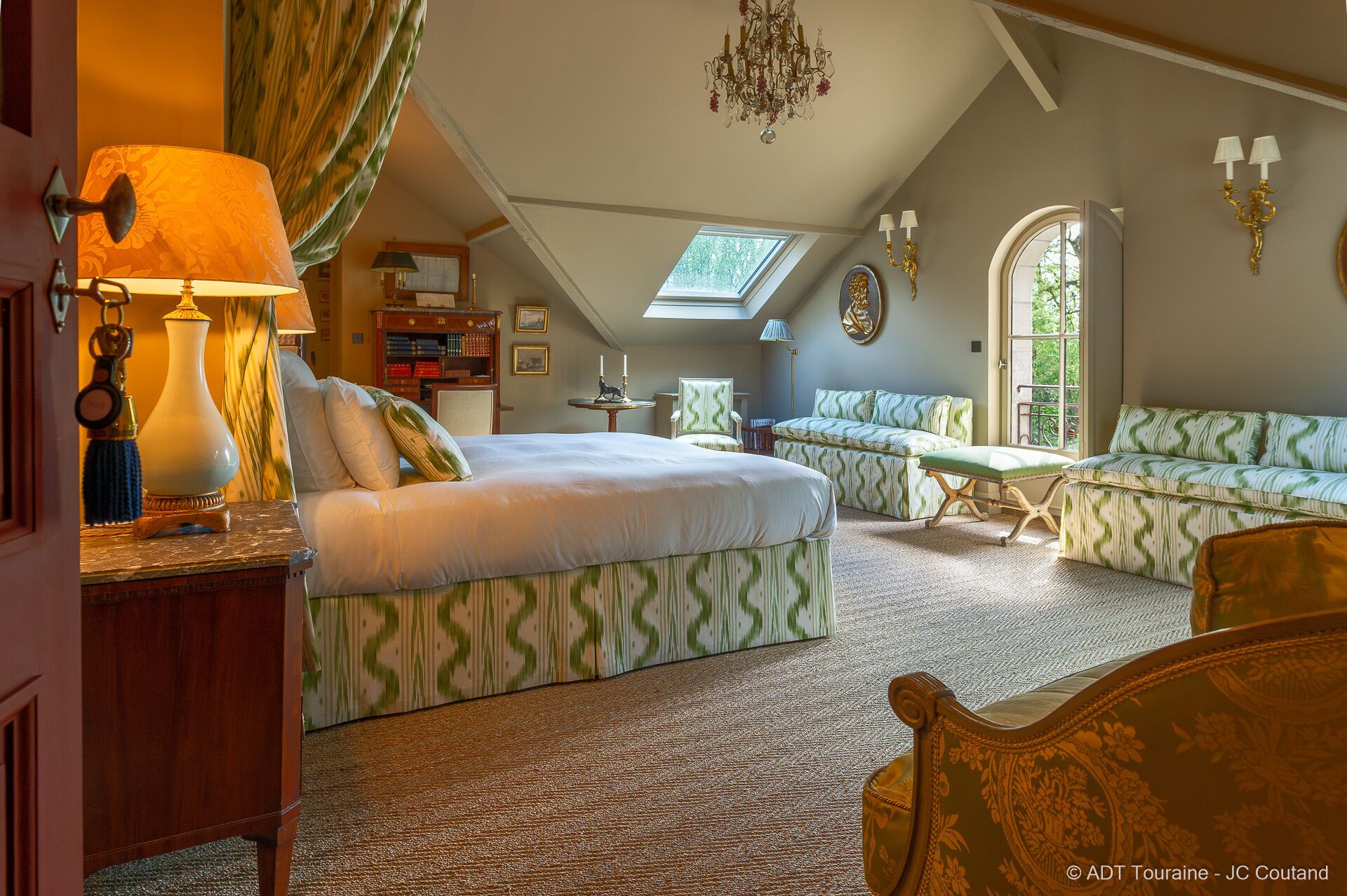 Suite superior, baño en la habitación, vista al jardín (Suite Doisonville) | 1 habitación, sábanas de algodón egipcio y ropa de cama de alta calidad 