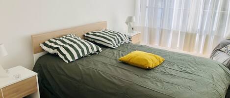 2 chambres, fer et planche à repasser, Wi-Fi, draps fournis