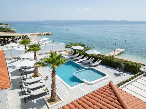 Luxuriöse Strandvilla mit 7 Schlafzimmern und privatem Pool in der Nähe von Split
