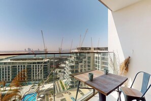 Outdoor dining - 1104 The Cove, Dubai Creek Harbour (Creek Harbour)