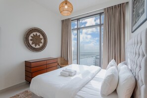 1 bedroom, iron/ironing board, WiFi, bed sheets - The Cove  - Elegant One Bedroom (Creek Harbour)