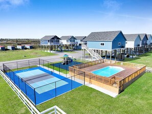 Exterior - Bee Rays by the Seashore-Community Pool-2 bedroom, 2 bath home that sleeps 6. (Gilchrist)