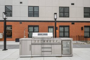 Property grounds - Vibrant Studio KING ! Free Parking ! 30 min to NYC (Orange)