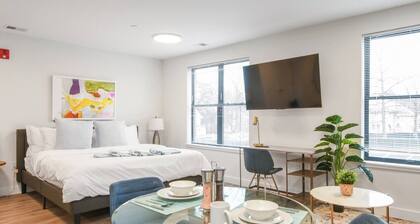 Vibrant Studio KING ! Free Parking ! 30 min to NYC