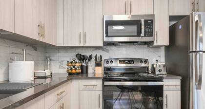 Vibrant Studio KING ! Free Parking ! 30 min to NYC