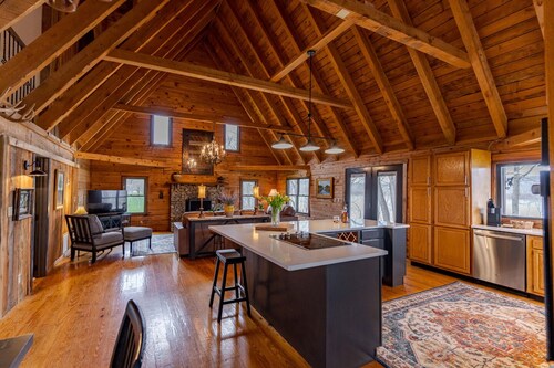 Quiet, remote cabin nestled between Louisville and Elizabethtown