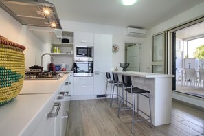 Kühlschrank, Mikrowelle, Geschirrspüler