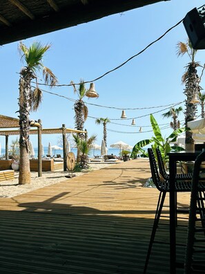 Private beach nearby, beach shuttle, 2 beach bars