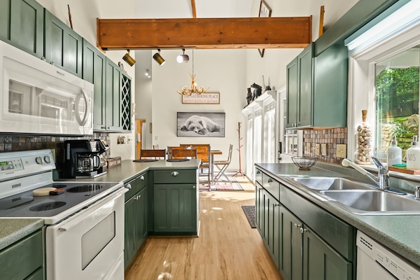 Microondas, horno, parrilla de estufa y lavavajillas