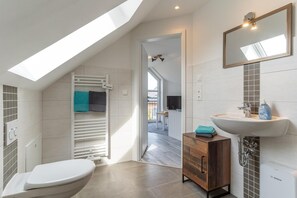 Shower, hair dryer - Ferienwohnung in St.Peter Ording (St Peter-Ording)