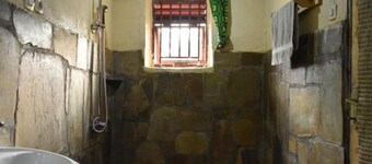Room in B&B - Red Rocks Rwanda - Double Room With Shared Bathroom