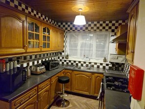 Shared fridge, microwave - Steyn Guest Lodge (High Wycombe)